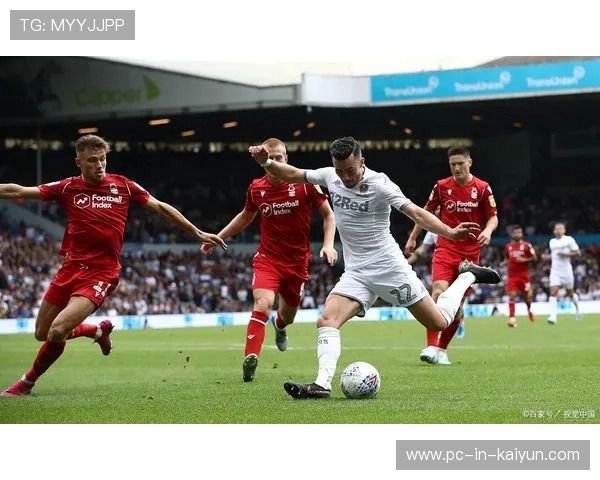 利兹联与阿斯顿维拉的历史交锋之旅:英超经典对决背后的故事