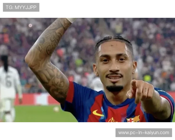 拉菲尼亚回敲队友门前补射进球