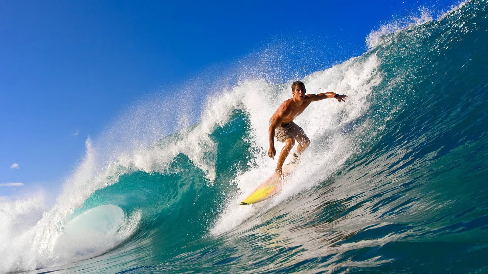 中国马拉松锦标赛重庆山城站 雨雾之中选手翻山越岭挑战极限，重庆马拉松第一名