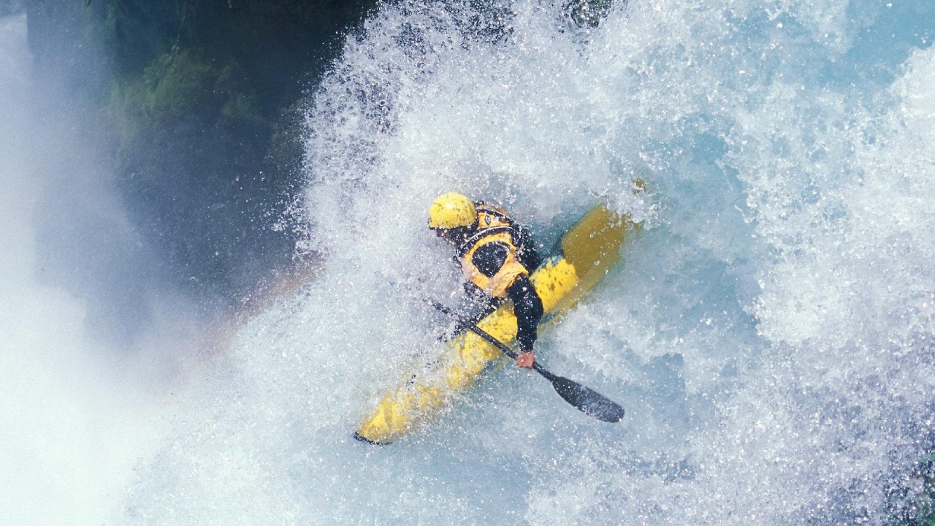 中国马拉松锦标赛重庆山城站 雨雾之中选手翻山越岭挑战极限，重庆马拉松第一名
