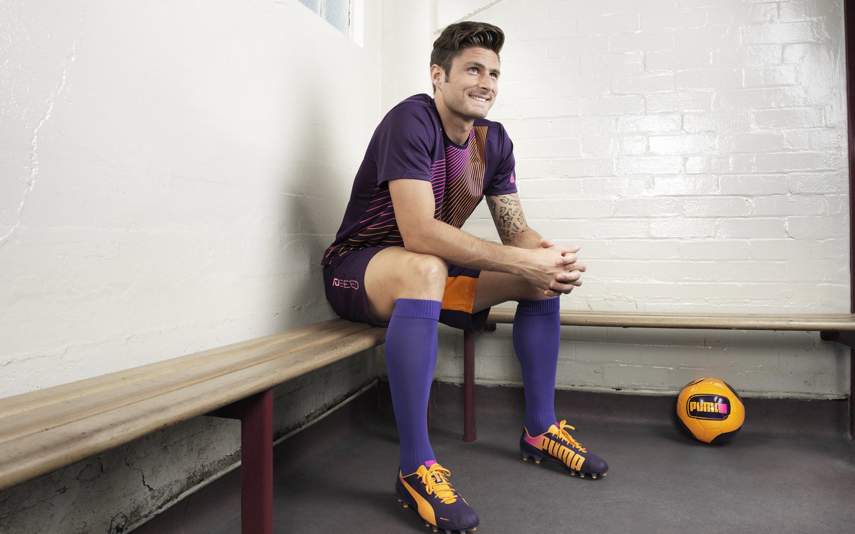 国际田径巡回赛成绩不断提升，多位选手刷新个人纪录，国际田径邀请赛